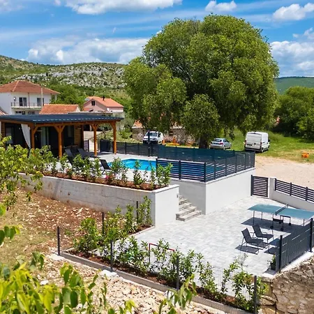 Holiday home Mobile Kapo